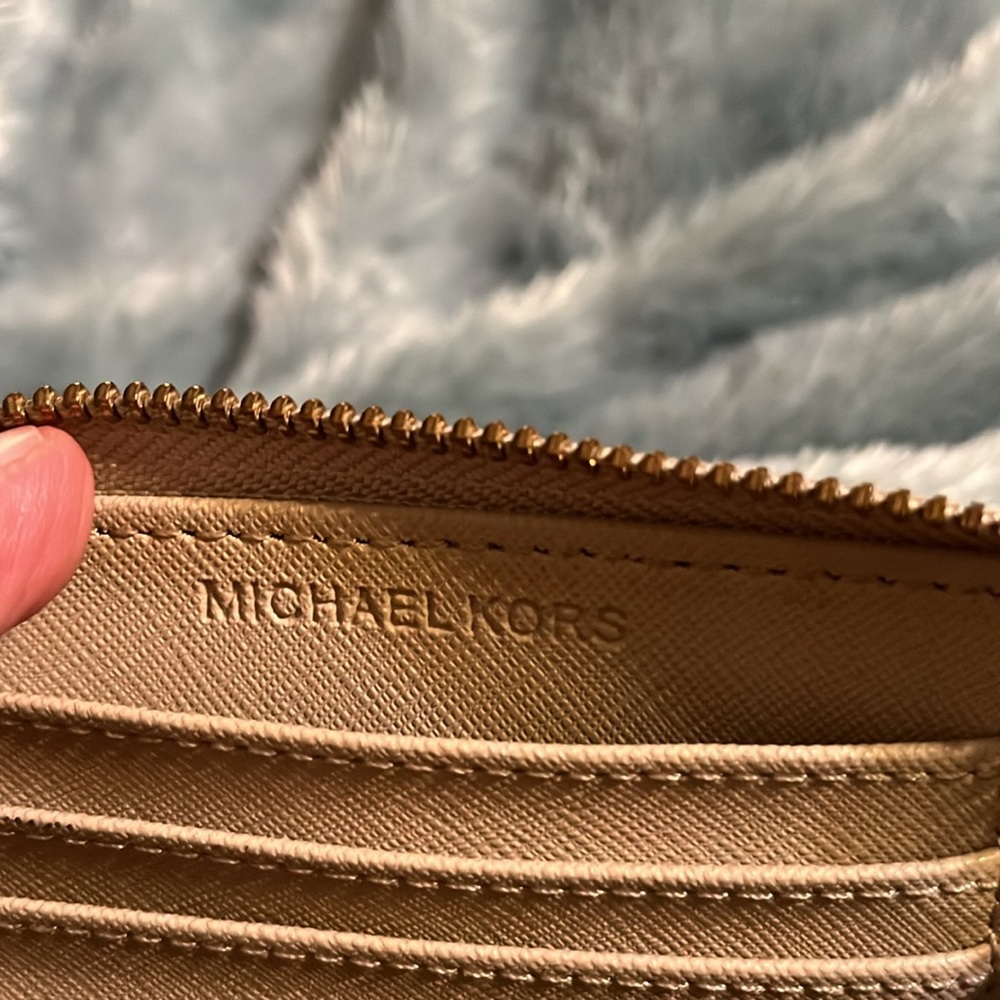 Micheal Kors, Beautiful snake skin look, wallet/ wristlet - Picture 9 of 9